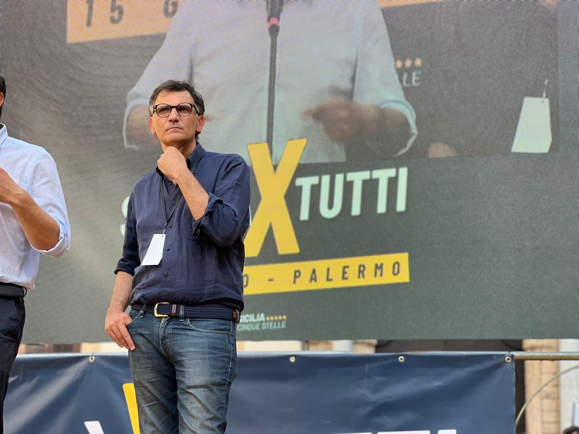 AEB.jpg (124658 byte)