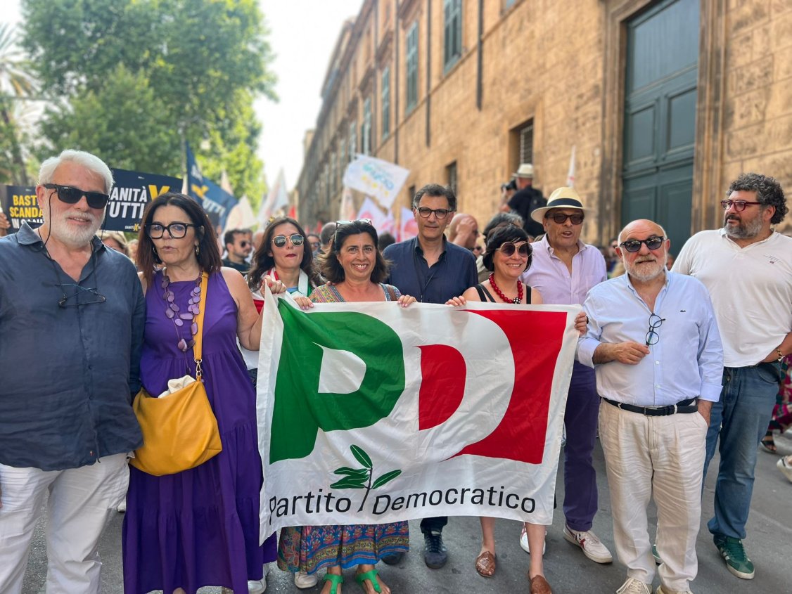 CORTEO1.jpg (190627 byte)