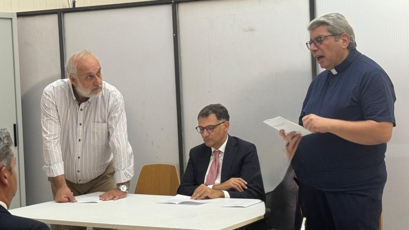 DON1.jpg (59866 byte)