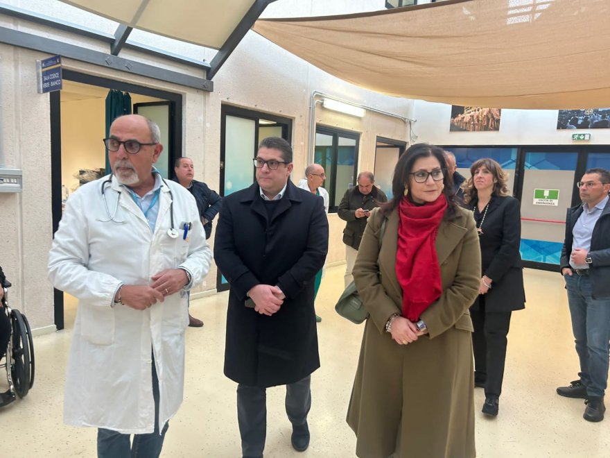 ENNA FABIO VENEZIA E STEFANIA MARINO.jpg (102622 byte)