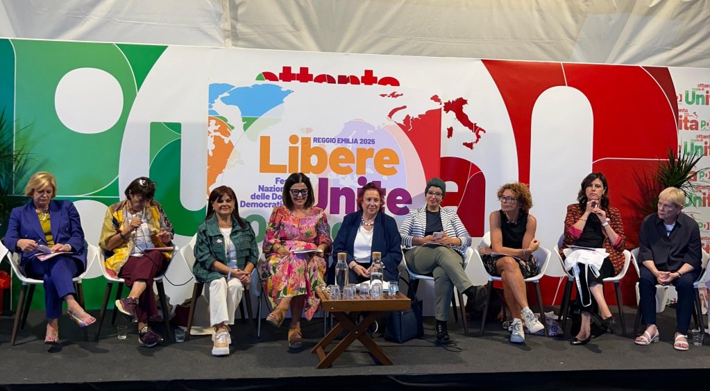 PANEL1.jpg (129897 byte)