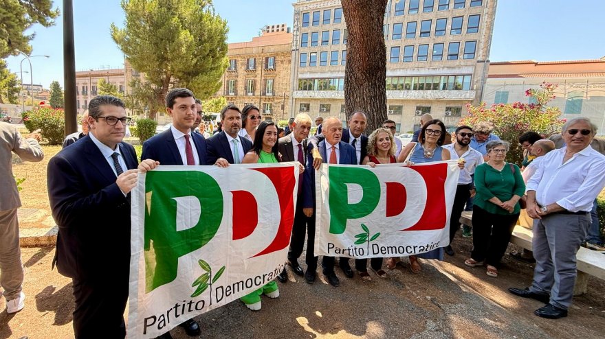 SIT-IN PD-a.jpg (142884 byte)