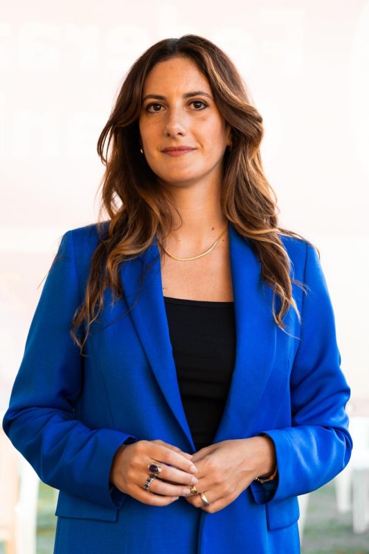 elisacarbone.jpg (58509 byte)