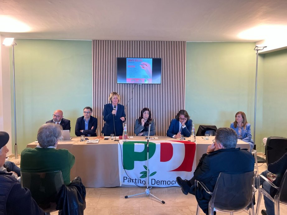 foto tavolo 22.jpg (103520 byte)