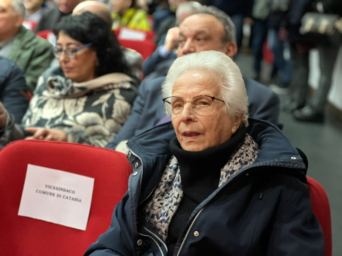 maria dusman.jpg (126360 byte)