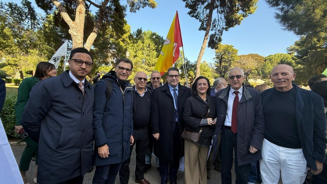 nov23-2.jpg (164204 byte)