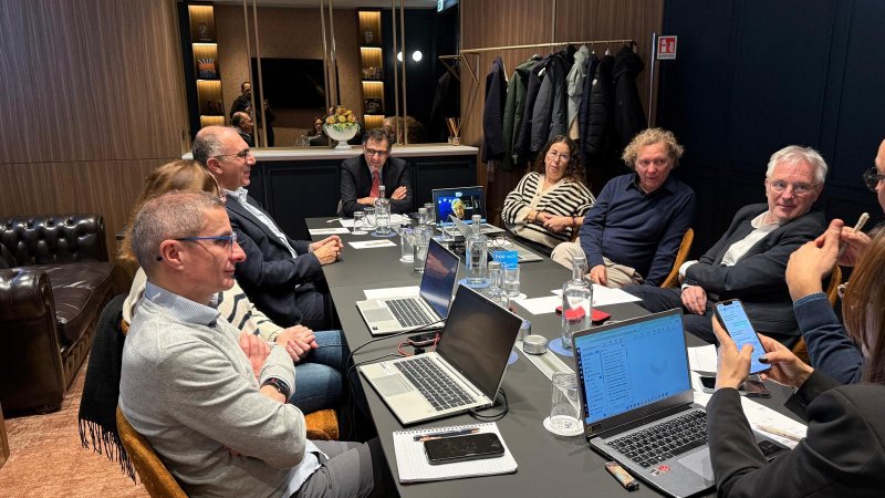 riunione st1.jpg (100755 byte)